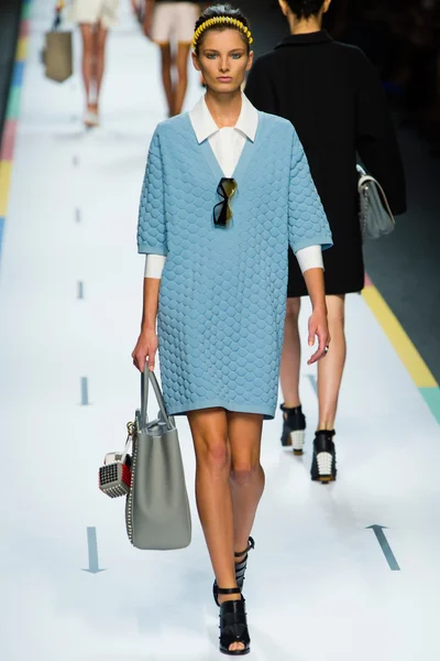 Look 14
